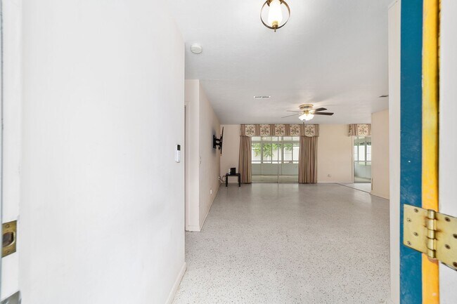 Building Photo - Beautiful 3/2 in Forest Ridge