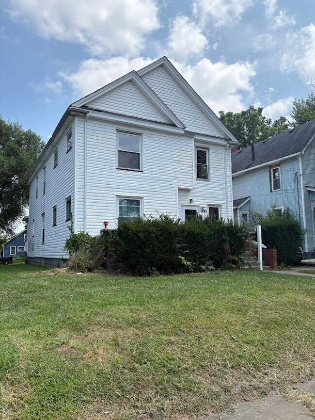Primary Photo - 430 Hazlett Ave NW