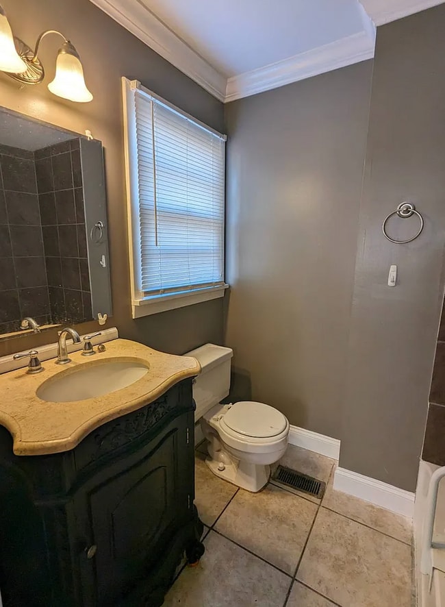 Building Photo - Charming 3 bed and 2 bath located in Rainbow City