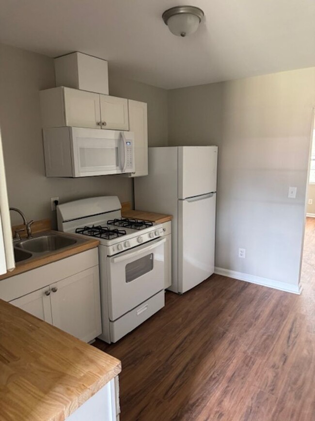 Building Photo - Charming North Augusta Duplex