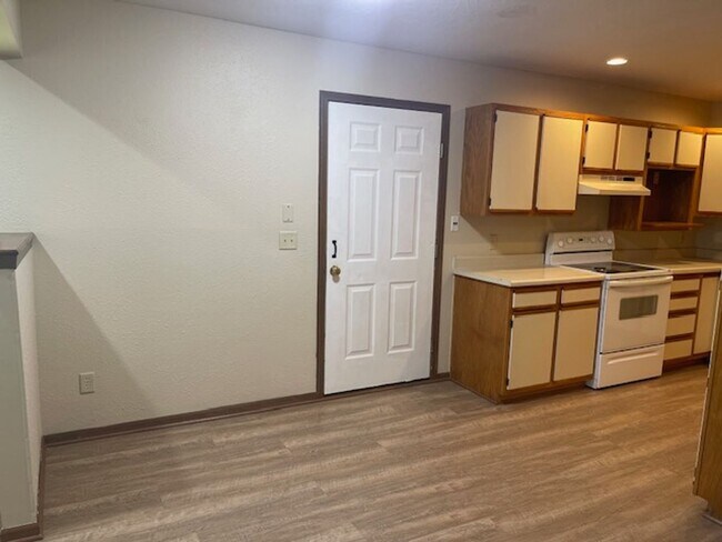 Building Photo - 108 W Olive St