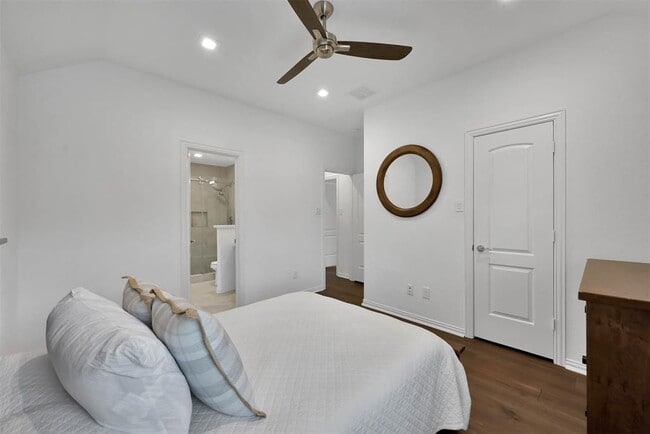 Building Photo - 51 Sandwell Place