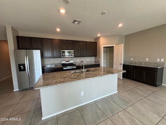 Building Photo - 3415 W Donner Dr
