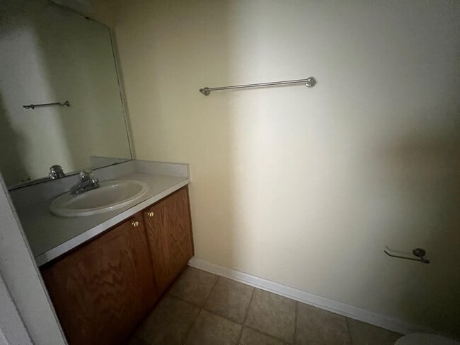 Building Photo - 3051 Camelliawood Cir E