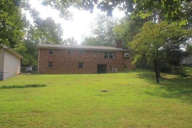 Building Photo - 3009 Oakland Dr NW