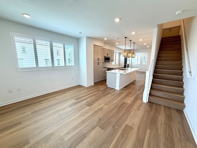 Building Photo - Brand-New Luxury Townhome for Lease in Claremont