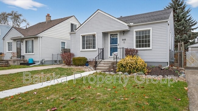 Building Photo - 648 Mayflower Ave