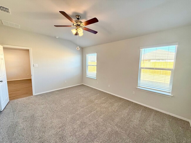 Building Photo - Brand-new 3-bedroom, 2-bathroom home in Lo...