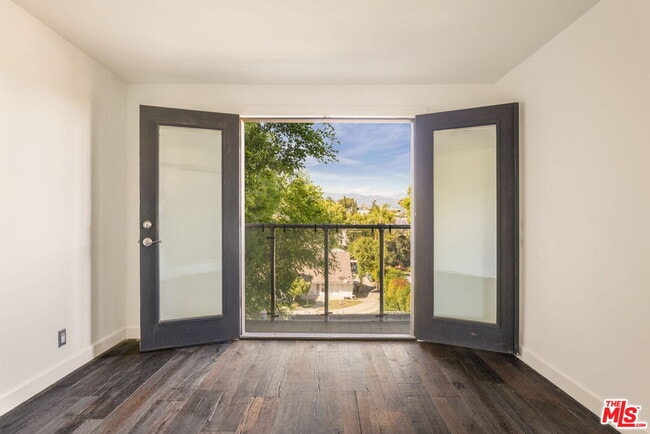 Building Photo - 4075 Los Nietos Dr