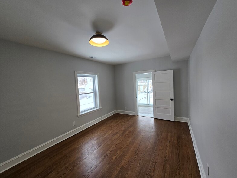 Building Photo - 240 Lathrop Ave