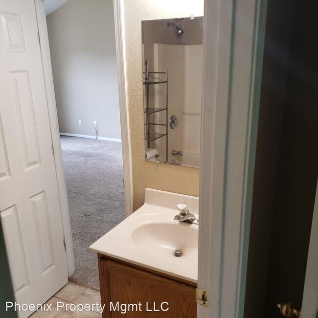 Building Photo - 3409-3411 Squirrel Dr