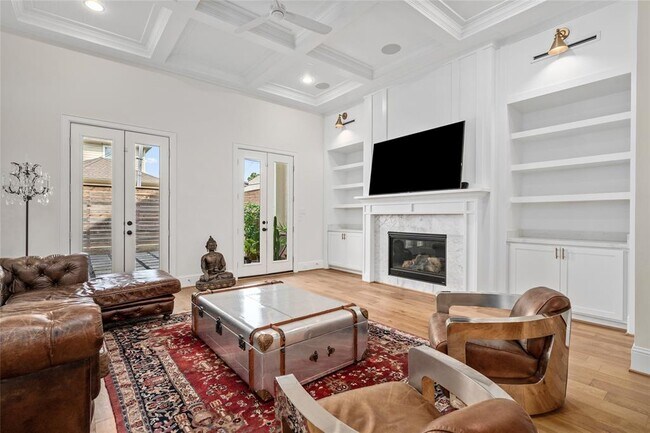 Building Photo - 113 E 26th St