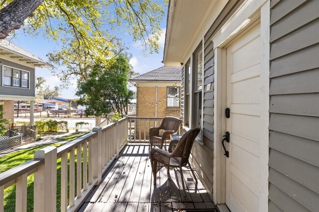 Building Photo - 201 Ramona St