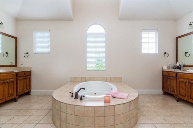 Building Photo - 2635 Villa Di Lago Dr