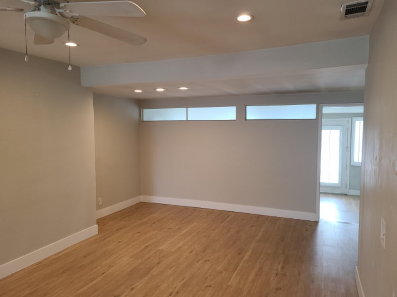 Building Photo - 413 W Acacia Ave