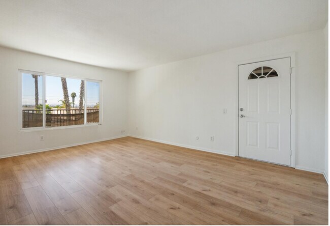 Building Photo - 1420 Hilltop Dr