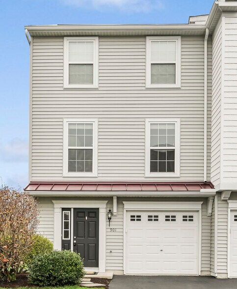 Building Photo - 901 Heather Way