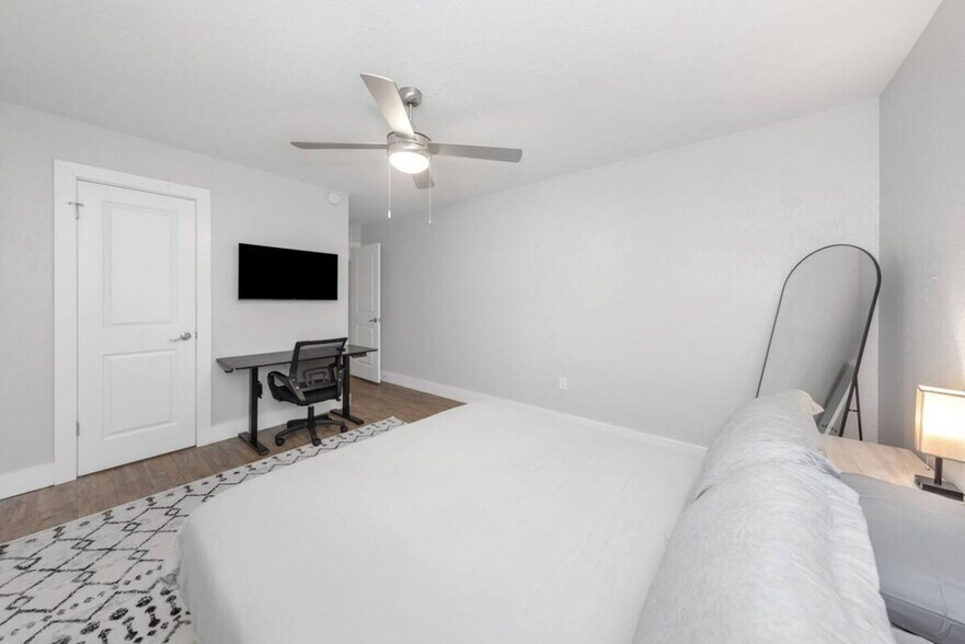 Building Photo - 4312 W Roland St