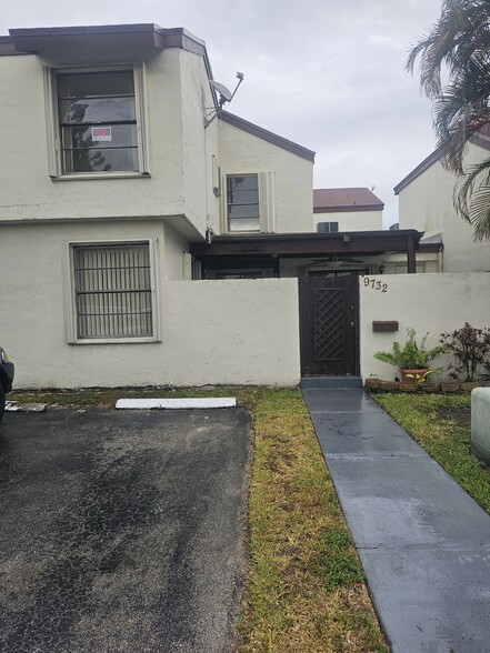 Primary Photo - 9732 NW 4th Ln