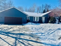 Building Photo - 719 Woodridge Dr S