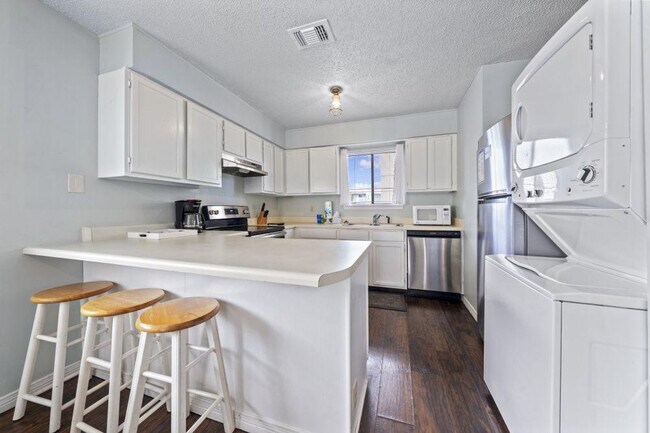 Building Photo - 25925 Canal Rd