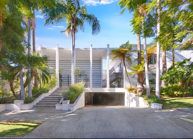 Building Photo - 1255 N HARPER Ave