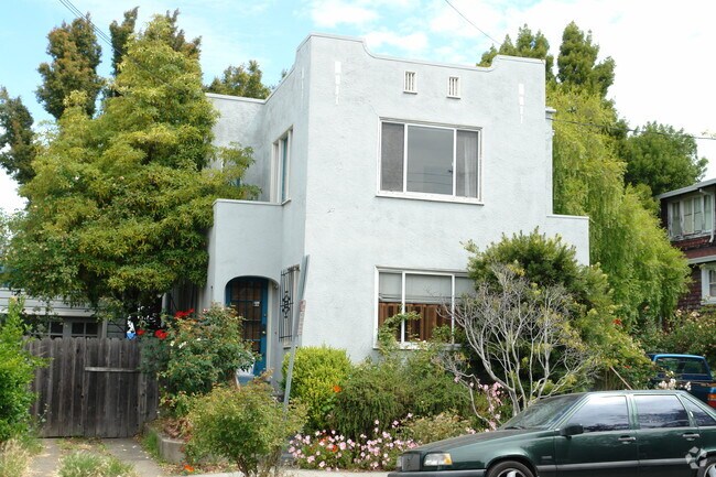 Primary Photo - 2415-2417 Dowling Pl