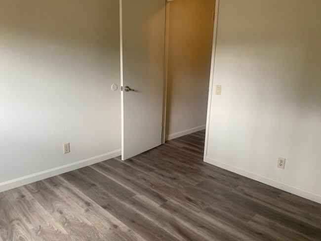 Building Photo - Large one story 4 bedroom home in Orangevale