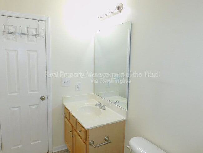 Building Photo - 144 Bridford Downs Dr