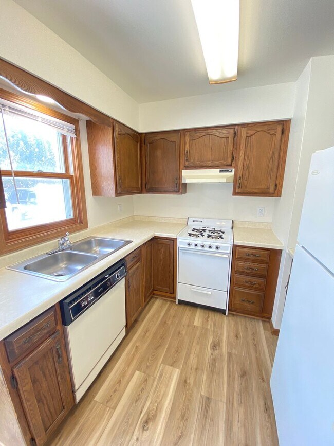 Building Photo - 1785/1787 Alexandra Court