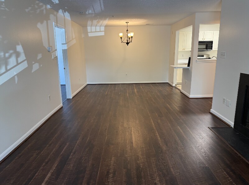 Building Photo - 10022 Vanderbilt Cir
