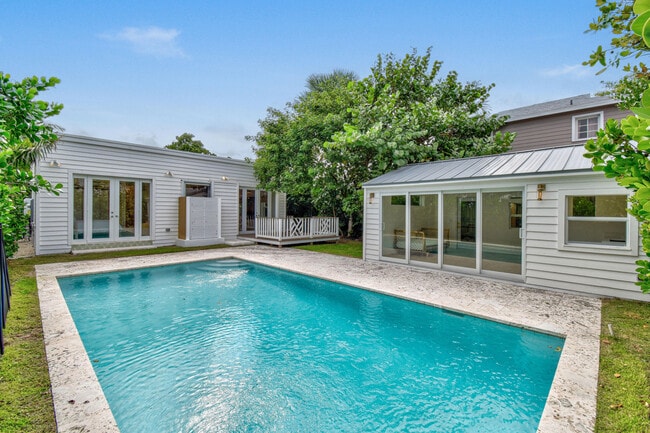 Building Photo - 845 Sunset Rd