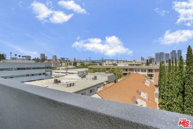 Building Photo - 1822 Overland Ave