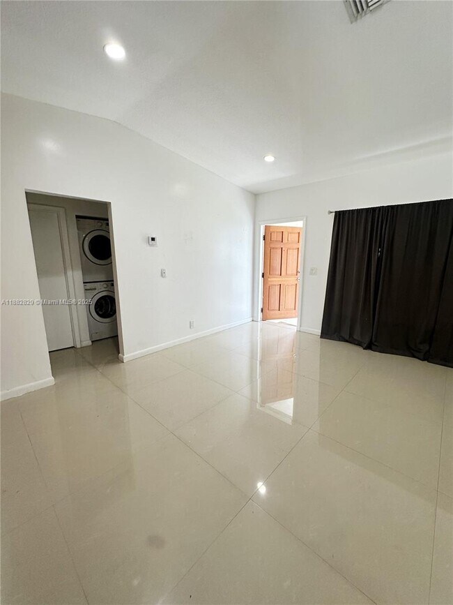 Building Photo - 313 Hendricks Isle