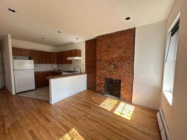 Building Photo - "Chic Urban Oasis: Cozy 1-Bedroom Apartment in Vibrant Brooklyn Locale!"