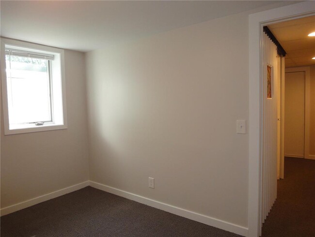 Building Photo - 2336 Ives Ln N