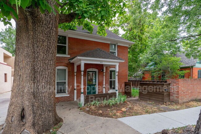 Building Photo - 1817 Grove St