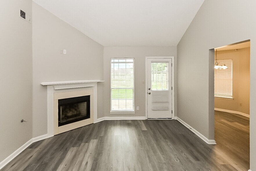 Building Photo - 7425 Black Oak Dr