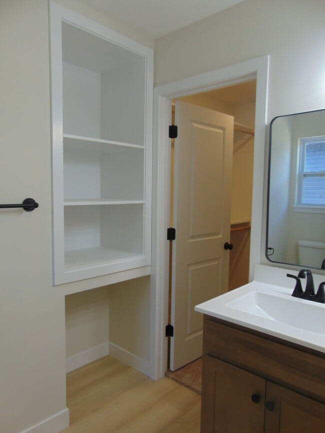 Building Photo - New Modern 3 Bed 2 Bath House