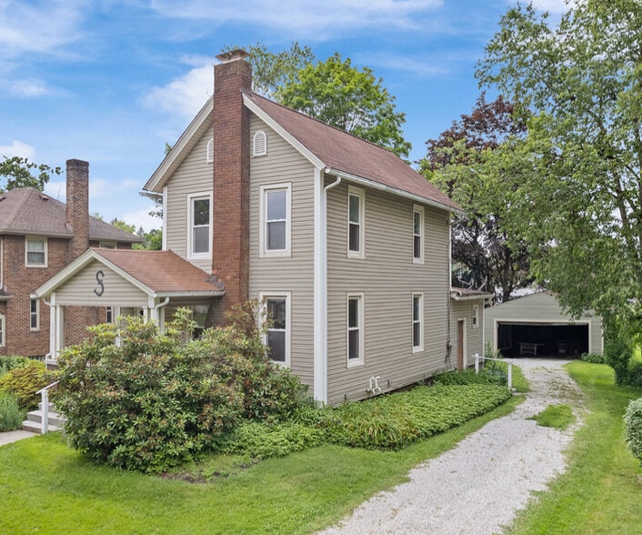 Primary Photo - 436 Portage St
