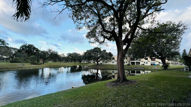 Building Photo - 4205 Oak Terrace Dr