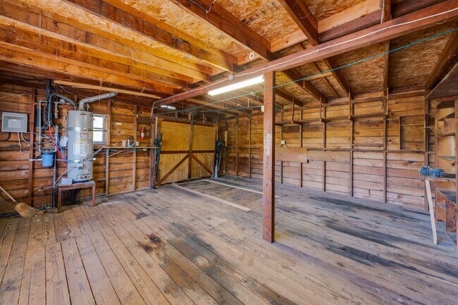 Building Photo - Private 2-Bedroom Fair Oaks Duplex with Gated Driveway & Garage!