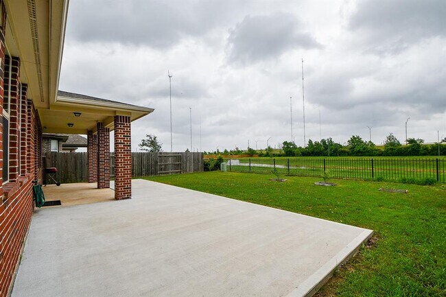 Building Photo - 2707 Dry Creek Dr