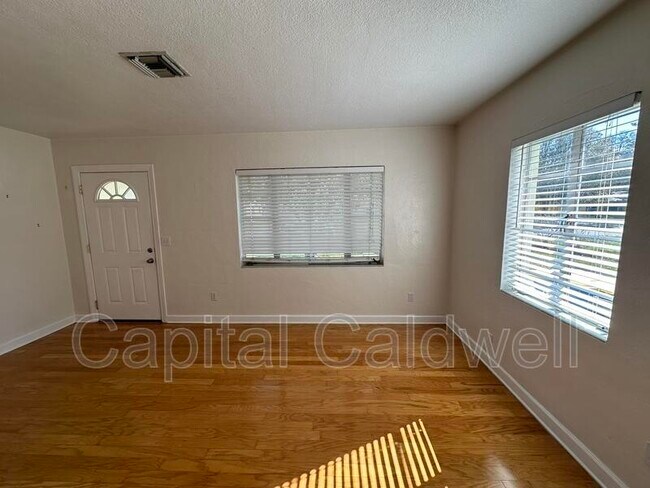 Building Photo - 18 N Meteor Ave