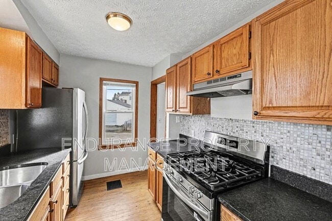 Building Photo - 2710 Hazel Ave