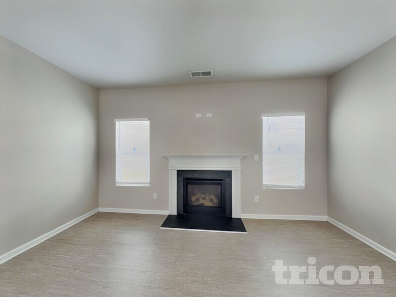 Building Photo - 656 Armitage Way