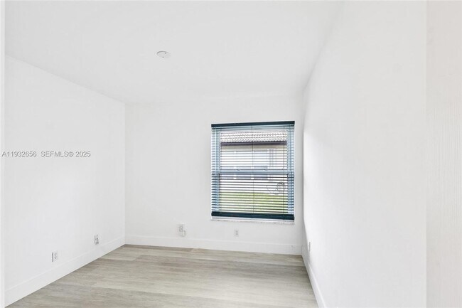 Building Photo - 1050 SW 164th Ave