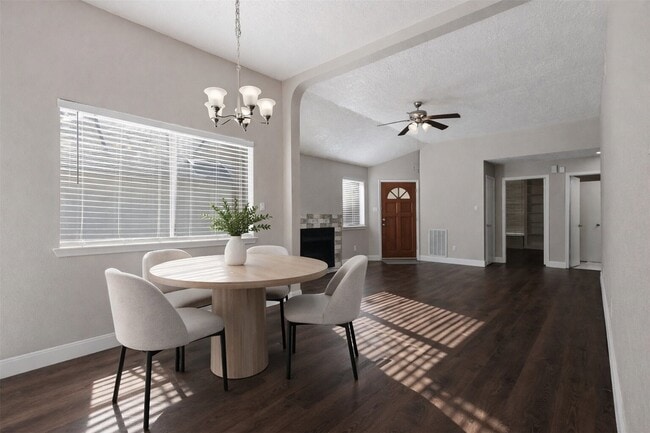 Building Photo - 8518 Pool Creek Dr