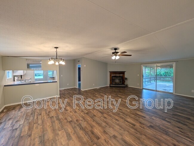 Building Photo - 3166 Redbud Ln