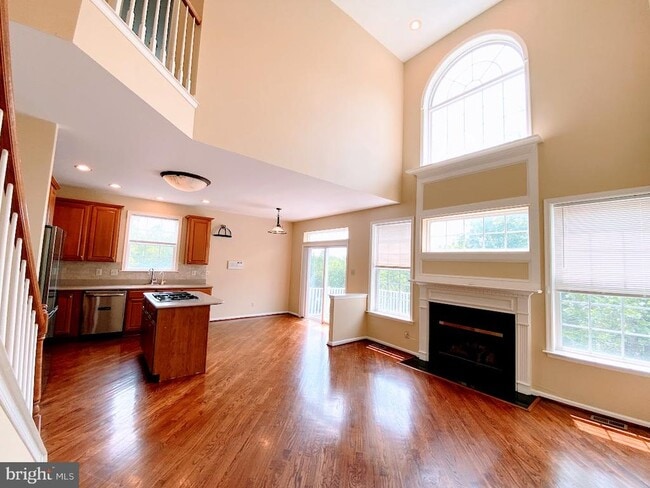 Building Photo - 201 Yorktown Ct